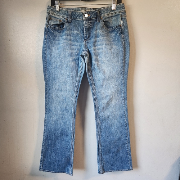 New York & Company Women's Blue Curvy Low Rise Bootcut Jeans SZ 8 - Picture 1 of 6